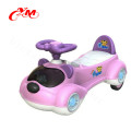 El paseo plástico del bebé del fabricante de Alibaba China en el coche / los niños juega los coches para montar / el coche ambiental del oscilación del bebé